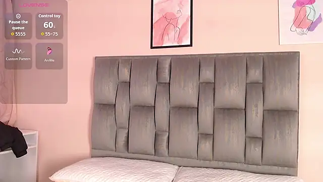 Snapshot of Aiilyn-6 chatting on December 3, 2025, 8:52 pm Aiilyn-6 online show from December 3, 2025, 8:52 pm