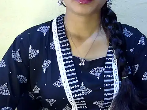 Snapshot of Shab_M chatting on June 19, 2026, 8:42 am Shab M online show from June 19, 2026, 8:42 am