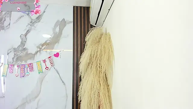 hilarythomsom online show from February 13, 2026, 1:00 pm