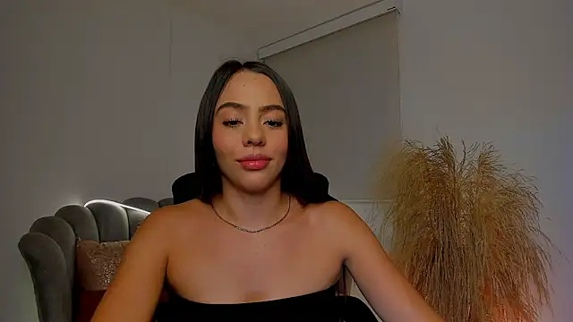 Kamilamonroe online show from December 23, 2025, 3:50 am