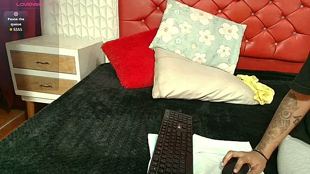 Elizabetth Roman online show from March 18, 2026, 7:59 pm