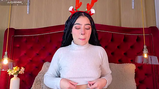 Snapshot of TaniaRedd_ chatting on December 21, 2025, 2:08 pm TaniaRedd online show from December 21, 2025, 2:08 pm