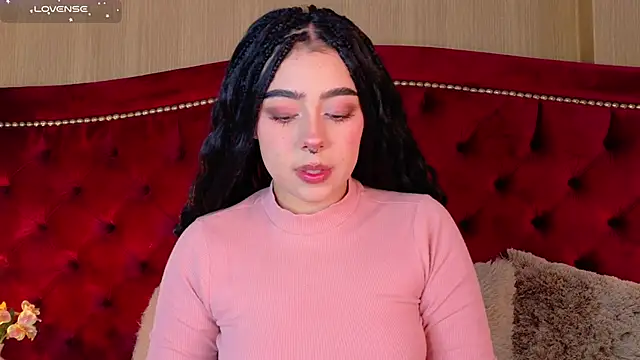 Snapshot of TaniaRedd_ chatting on December 19, 2025, 1:46 pm TaniaRedd online show from December 19, 2025, 1:46 pm