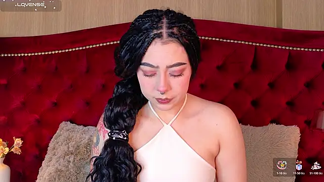 Snapshot of TaniaRedd_ chatting on December 17, 2025, 1:38 pm TaniaRedd online show from December 17, 2025, 1:38 pm