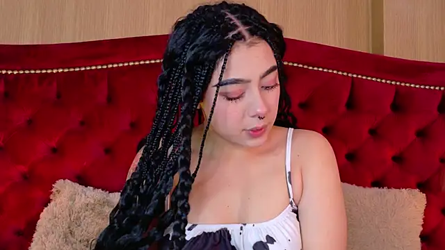 Snapshot of TaniaRedd_ chatting on December 16, 2025, 1:48 pm TaniaRedd online show from December 16, 2025, 1:48 pm