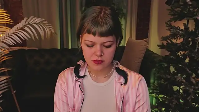 Snapshot of HelyEre chatting on December 3, 2025, 9:47 pm HelyEre online show from December 3, 2025, 9:47 pm