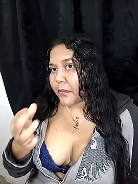 Snapshot of VaneandRossy chatting on December 16, 2025, 1:10 am VaneandRossy online show from December 16, 2025, 1:10 am