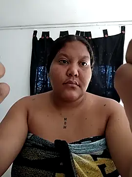 Snapshot of VaneandRossy chatting on May 1, 2026, 12:43 pm VaneandRossy online show from May 1, 2026, 12:43 pm