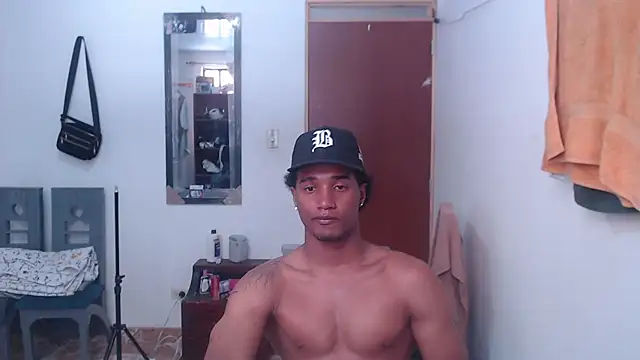 Snapshot of Dani_browx chatting on December 14, 2025, 6:35 pm Dani browx online show from December 14, 2025, 6:35 pm