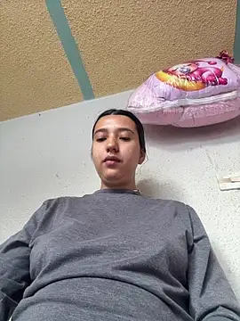 Alix Rousses21 online show from December 18, 2025, 4:11 pm