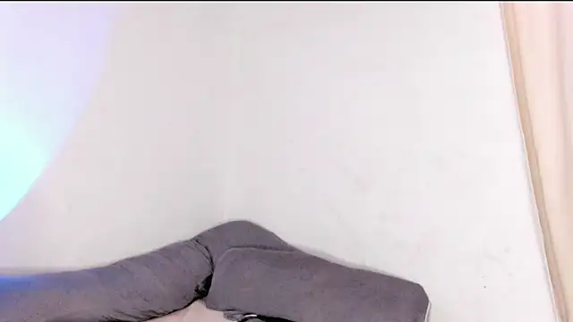 Snapshot of Nyxaraaa chatting on December 14, 2025, 5:18 pm Nyxaraaa online show from December 14, 2025, 5:18 pm