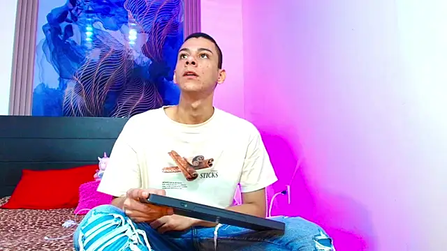 Valentina and sneider  online show from April 9, 2026, 10:05 pm