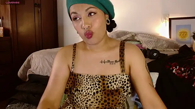 Snapshot of _ChloeMonroe chatting on December 17, 2025, 4:17 am ChloeMonroe online show from December 17, 2025, 4:17 am