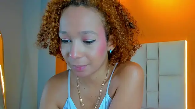 EmmaLawrence  online show from April 19, 2026, 3:51 am