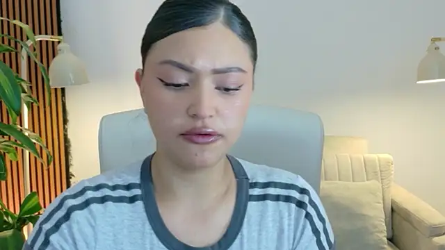 Snapshot of victoria___moon chatting on June 4, 2026, 1:49 pm victoria moon online show from June 4, 2026, 1:49 pm