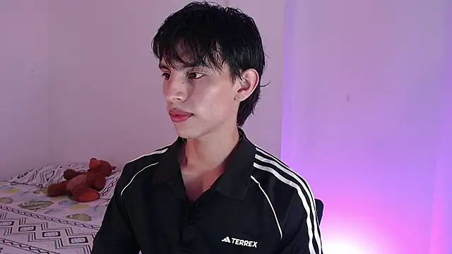 andrew courtzz online show from May 17, 2026, 7:36 pm