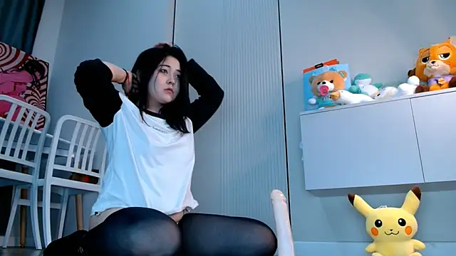 minji snow online show from April 15, 2026, 12:53 pm