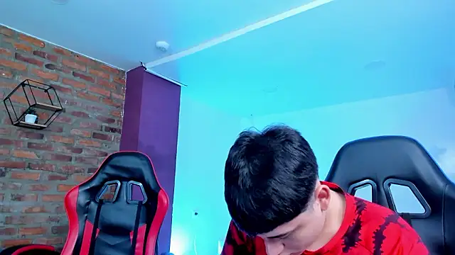 HotThreesoome online show from March 13, 2026, 1:27 pm