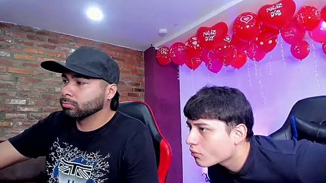 Snapshot of HotThreesoome chatting on February 20, 2026, 12:29 pm HotThreesoome online show from February 20, 2026, 12:29 pm