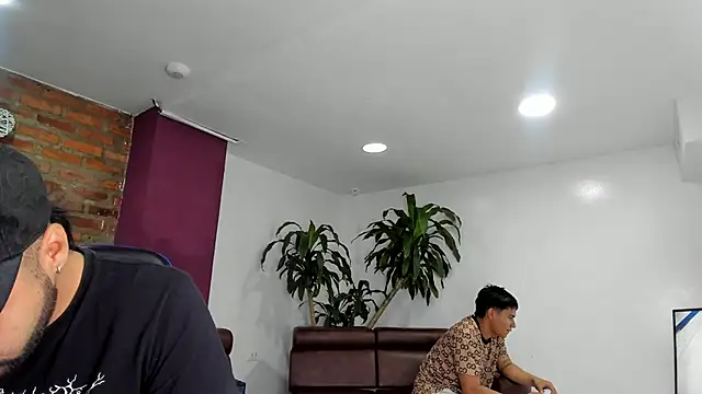 Snapshot of HotThreesoome chatting on December 5, 2025, 1:32 pm HotThreesoome online show from December 5, 2025, 1:32 pm