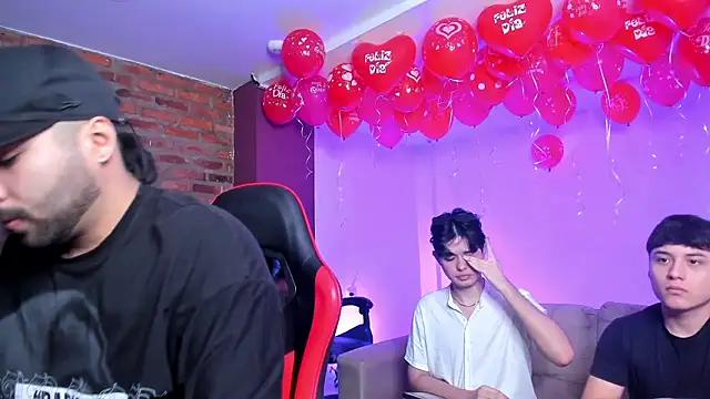 Snapshot of HotThreesoome chatting on February 17, 2026, 12:13 pm HotThreesoome online show from February 17, 2026, 12:13 pm