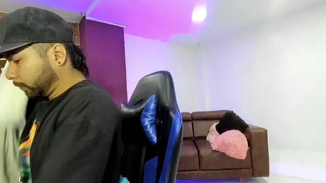 Snapshot of HotThreesoome chatting on January 8, 2026, 1:17 pm HotThreesoome online show from January 8, 2026, 1:17 pm