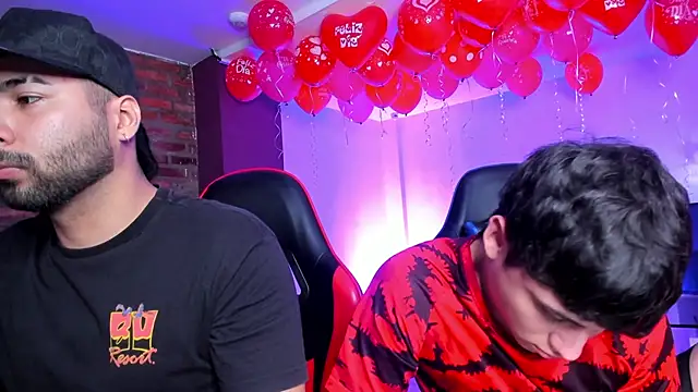 Snapshot of HotThreesoome chatting on February 19, 2026, 12:13 pm HotThreesoome online show from February 19, 2026, 12:13 pm