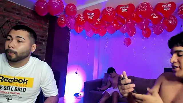 Snapshot of HotThreesoome chatting on February 16, 2026, 12:26 pm HotThreesoome online show from February 16, 2026, 12:26 pm