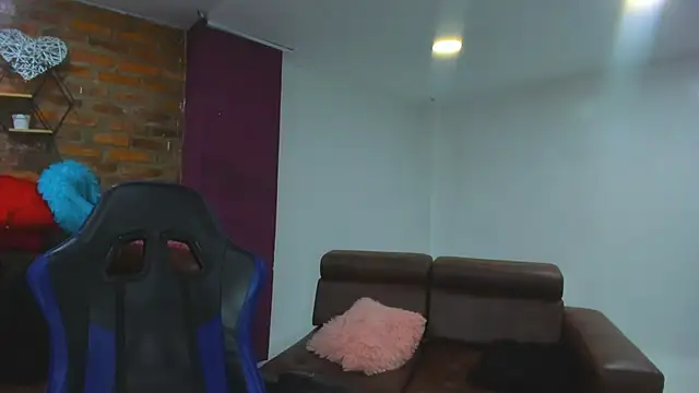 Snapshot of HotThreesoome chatting on January 9, 2026, 1:18 pm HotThreesoome online show from January 9, 2026, 1:18 pm