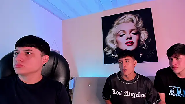 HotThreesoome online show from April 18, 2026, 2:08 pm