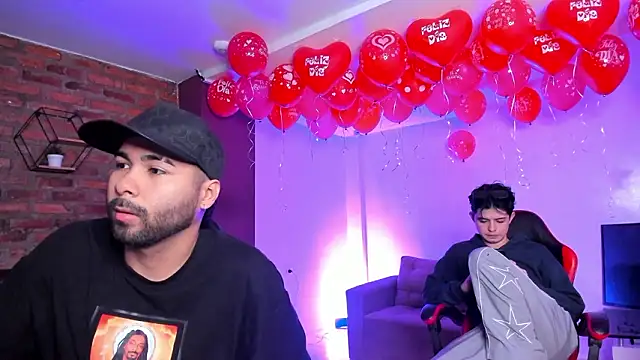 Snapshot of HotThreesoome chatting on February 18, 2026, 12:12 pm HotThreesoome online show from February 18, 2026, 12:12 pm