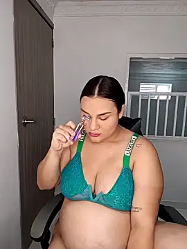 Snapshot of Valeriaa_21 chatting on April 6, 2026, 8:21 pm Valeriaa 21 online show from April 6, 2026, 8:21 pm
