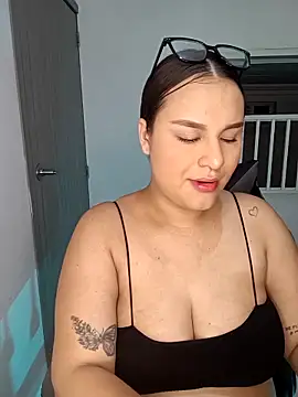 Snapshot of Valeriaa_21 chatting on April 3, 2026, 3:13 am Valeriaa 21 online show from April 3, 2026, 3:13 am