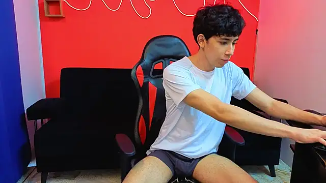 Neo Twink online show from December 20, 2025, 7:39 pm