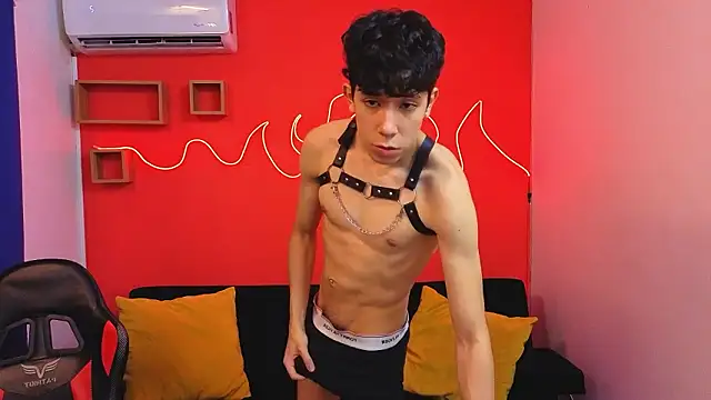 Neo Twink online show from February 11, 2026, 7:14 pm