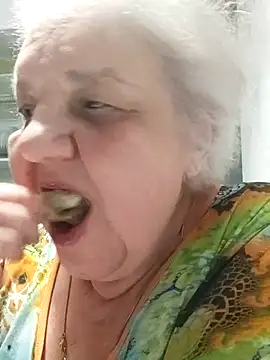 HapinessLovee online show from April 17, 2026, 8:33 pm