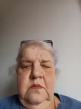 HapinessLovee online show from April 20, 2026, 1:24 pm