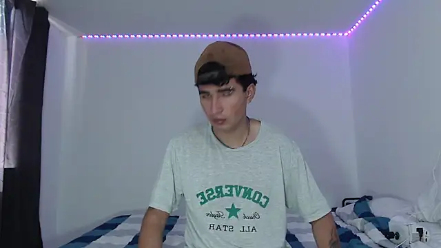 Snapshot of Dave_hot1 chatting on December 17, 2025, 6:13 pm Dave hot1 online show from December 17, 2025, 6:13 pm