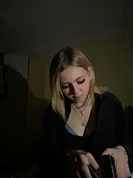 Milly-Kiss online show from January 15, 2026, 9:18 pm