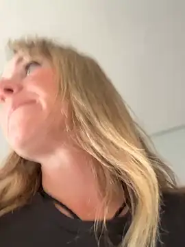 alluringpixie online show from April 12, 2026, 8:45 pm