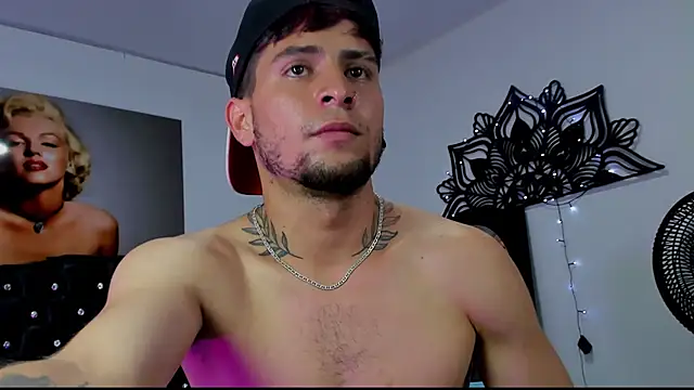 vaalentiino online show from December 13, 2025, 8:04 pm