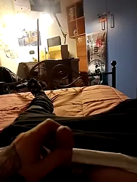 Snapshot of barbone15 chatting on March 14, 2026, 4:18 am barbone15 online show from March 14, 2026, 4:18 am