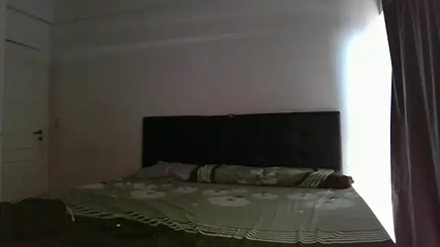 Ceciihot online show from February 26, 2026, 2:06 pm