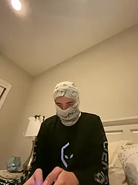 phantom898983 online show from April 14, 2026, 7:57 am