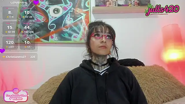 Snapshot of Julls420_ chatting on June 18, 2026, 9:14 am Julls420 online show from June 18, 2026, 9:14 am