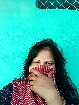 Snapshot of Miss_Varma chatting on December 17, 2025, 8:30 am Miss Varma online show from December 17, 2025, 8:30 am