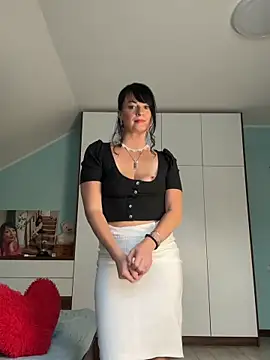 CherryCherry03 online show from February 13, 2026, 9:31 am