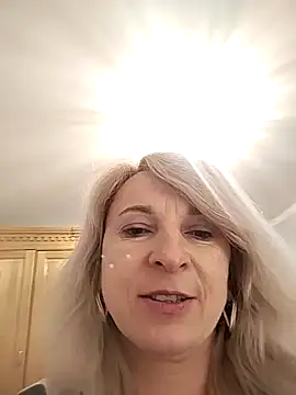 AhlyssaLove1155 online show from April 16, 2026, 2:51 pm