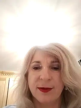 AhlyssaLove1155 online show from February 14, 2026, 5:02 pm