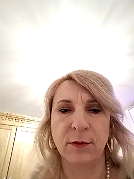 AhlyssaLove1155 online show from April 17, 2026, 2:25 am